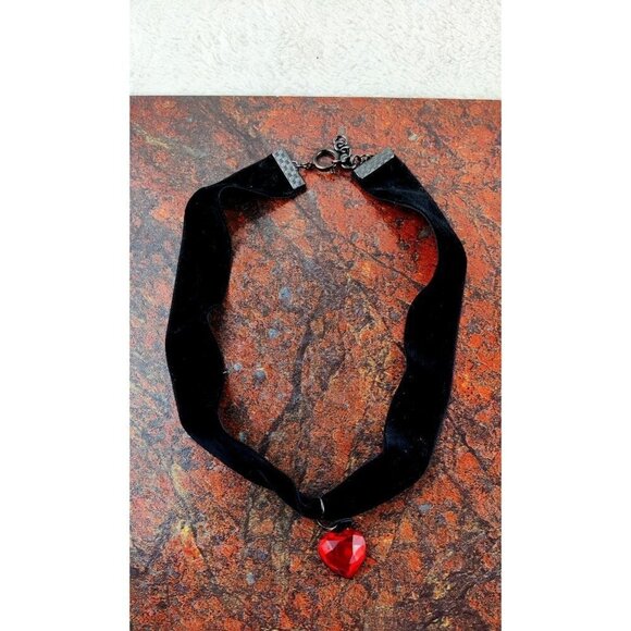 Necklace Choker Black Velvet Red Heart Gothic Steampunk Cosplay Victorian - Picture 6 of 7